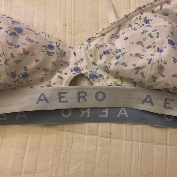 Aero XL soft sports bra with removable pads, no wires. Hand wash pads by hand. - Picture 2 of 6